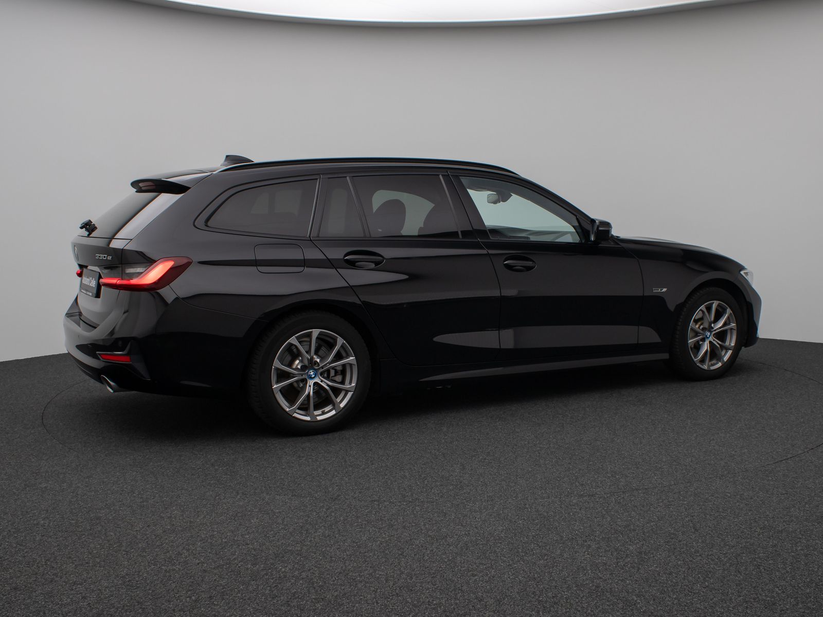 Fahrzeugabbildung BMW 330e Sport Line DAB HiFi WLAN Stop&Go PDC Alarm