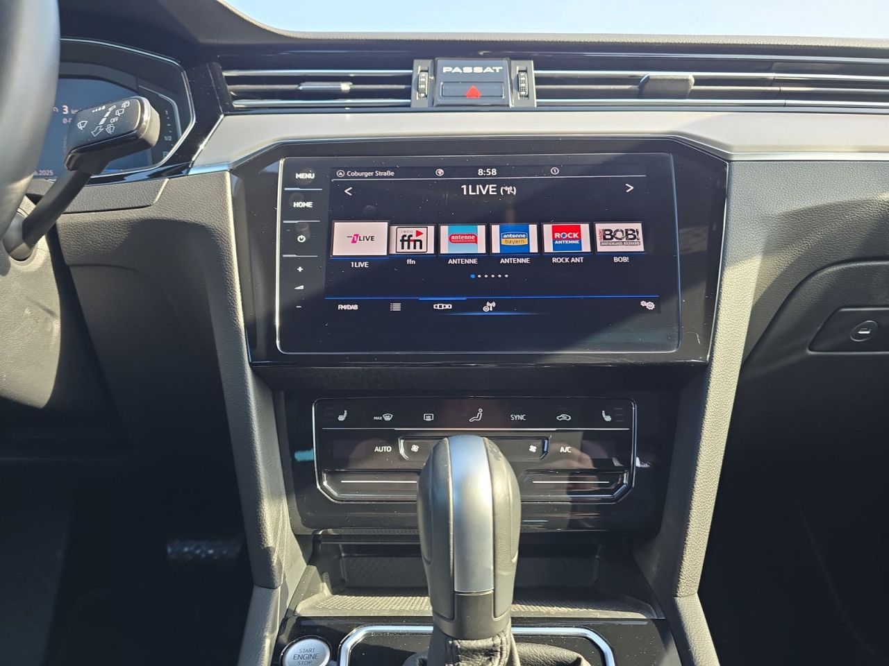 Fahrzeugabbildung Volkswagen Passat Variant Elegance 2.0 TDI SCR 110 kW