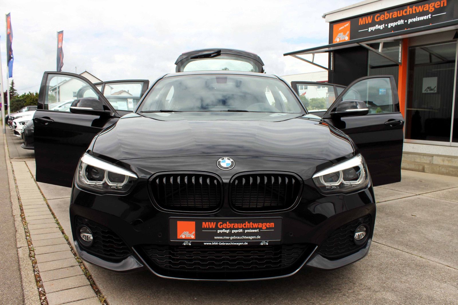 Fahrzeugabbildung BMW 118i F20 Edition M-Sport Shadow LED SHZ NAV KAM