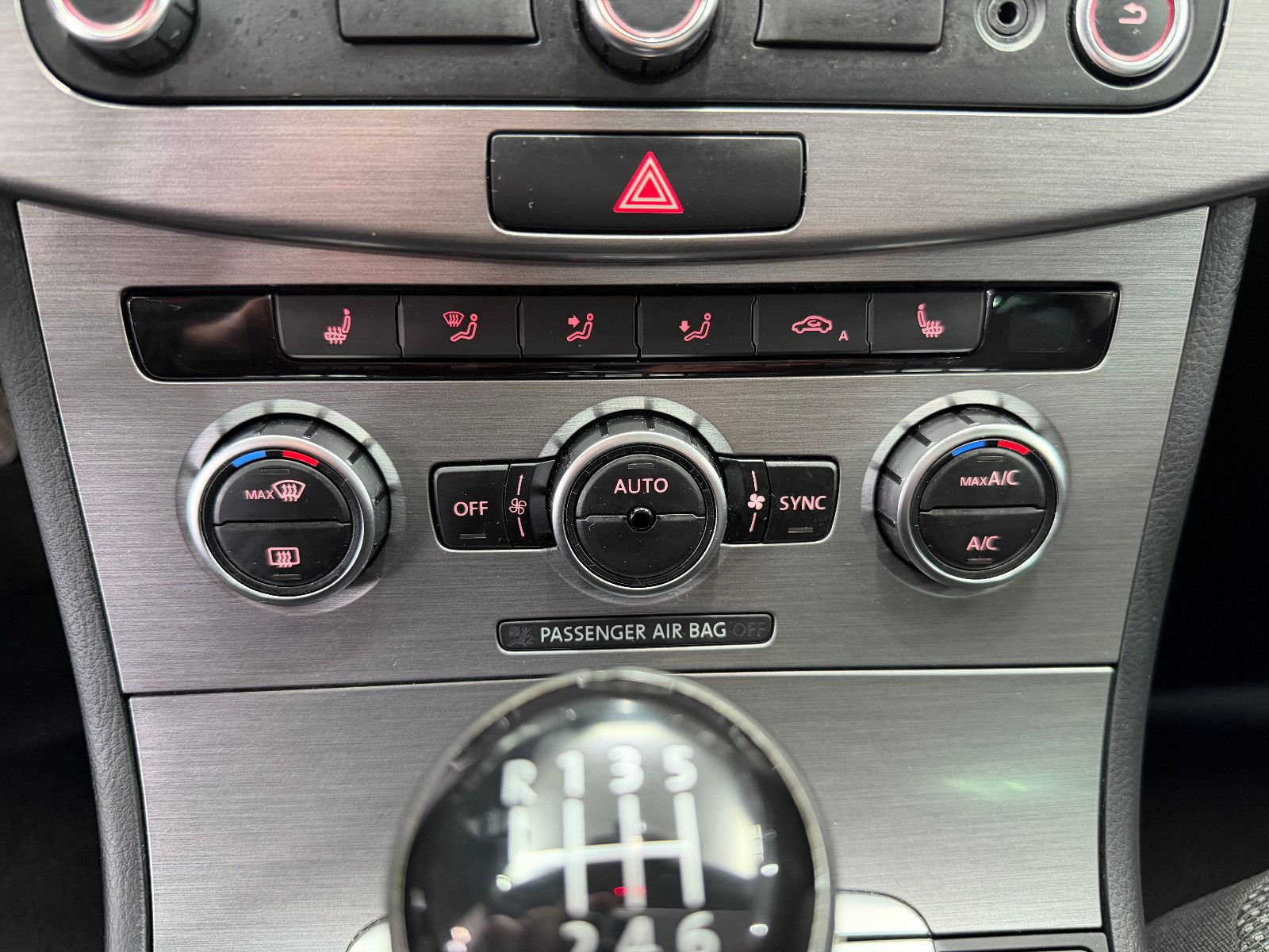 Fahrzeugabbildung Volkswagen Passat Lim. 2.0 TDI Comfortline|PDC|NAVI|AHK