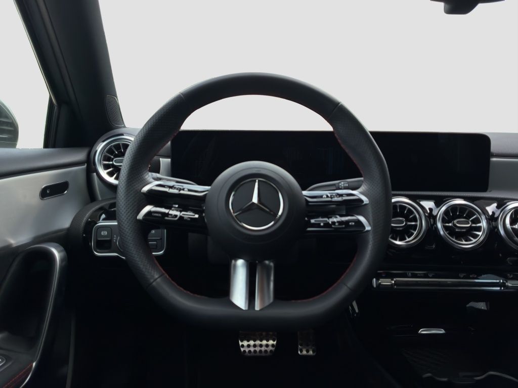 Fahrzeugabbildung Mercedes-Benz A 180 Kompaktlimousine AMG*PANO-SD*LED*DAB*K-GO*