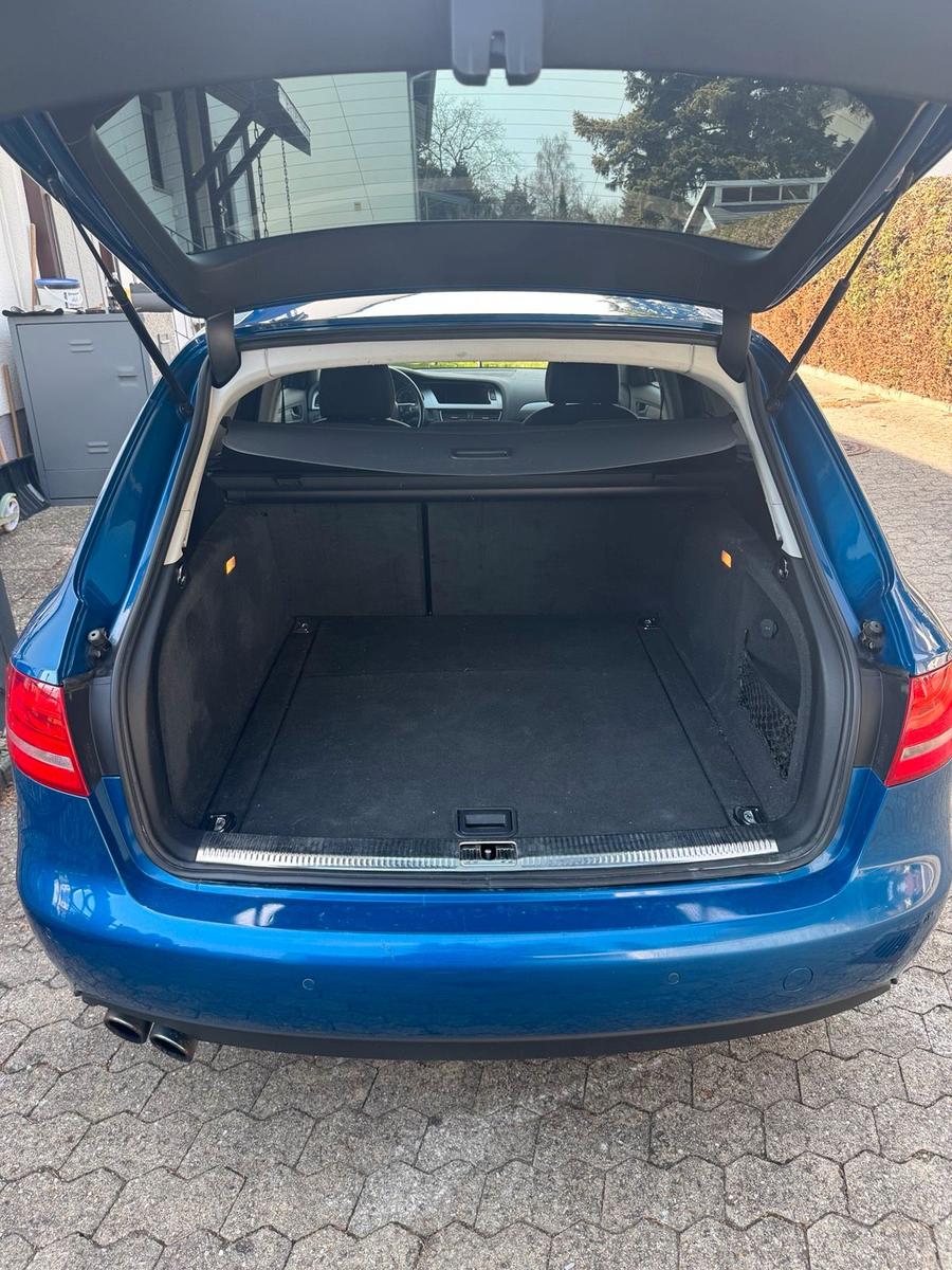 Audi A4 2008 — салон