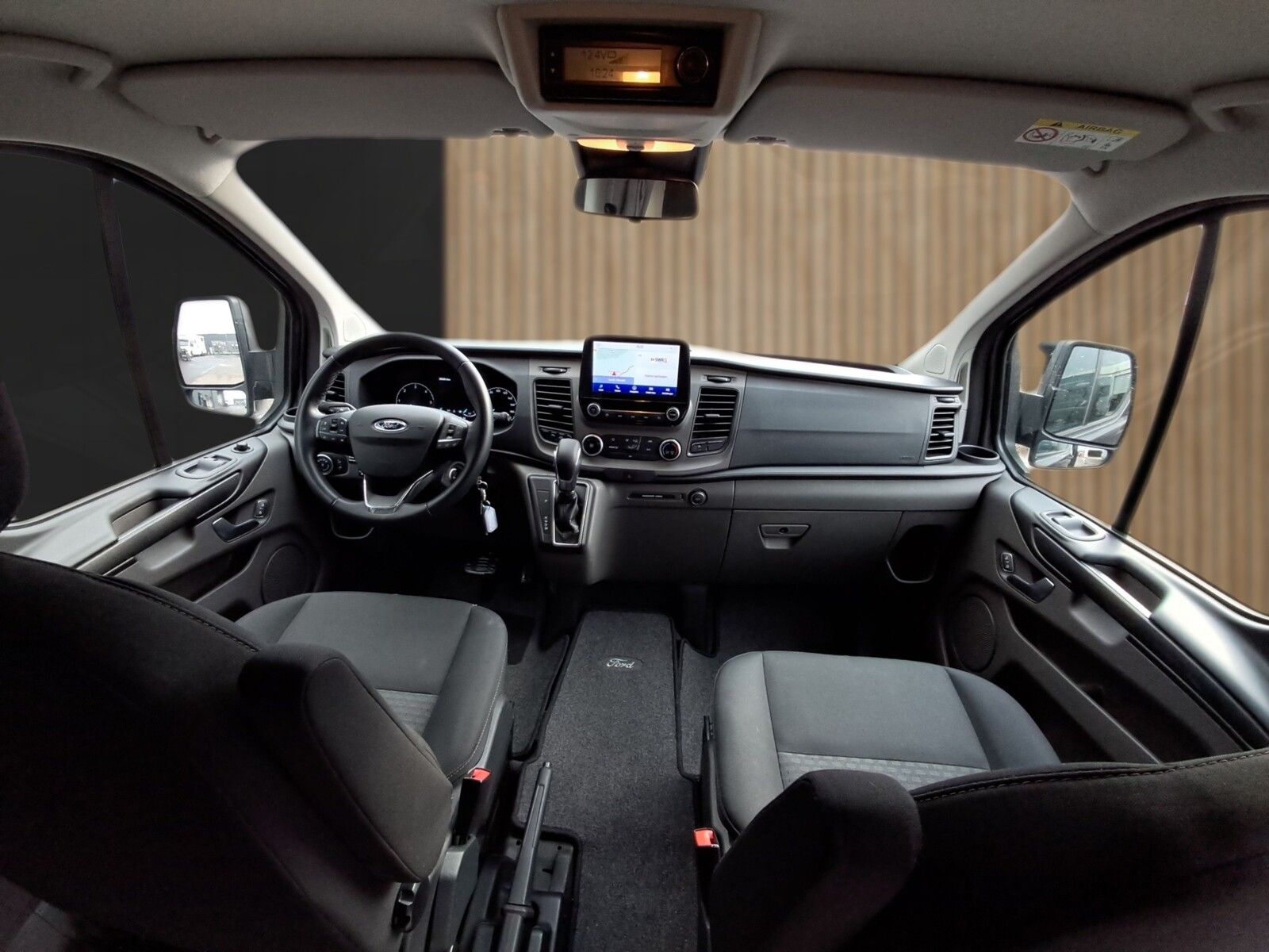 Fahrzeugabbildung Ford Nugget . Küche,AHK,RK