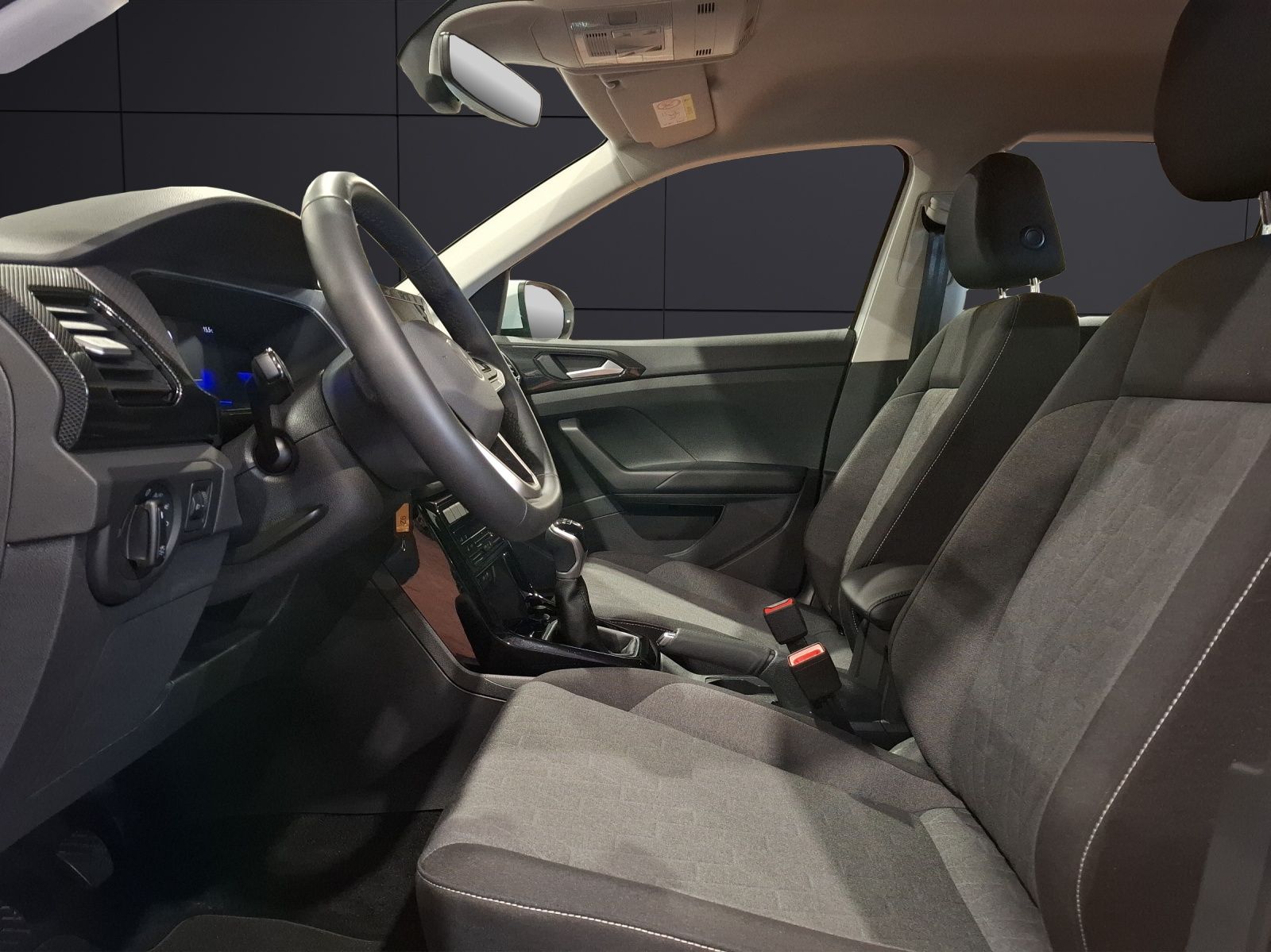 Fahrzeugabbildung Volkswagen T-Cross TSI Life LED AID ACC APP SH PDC LM