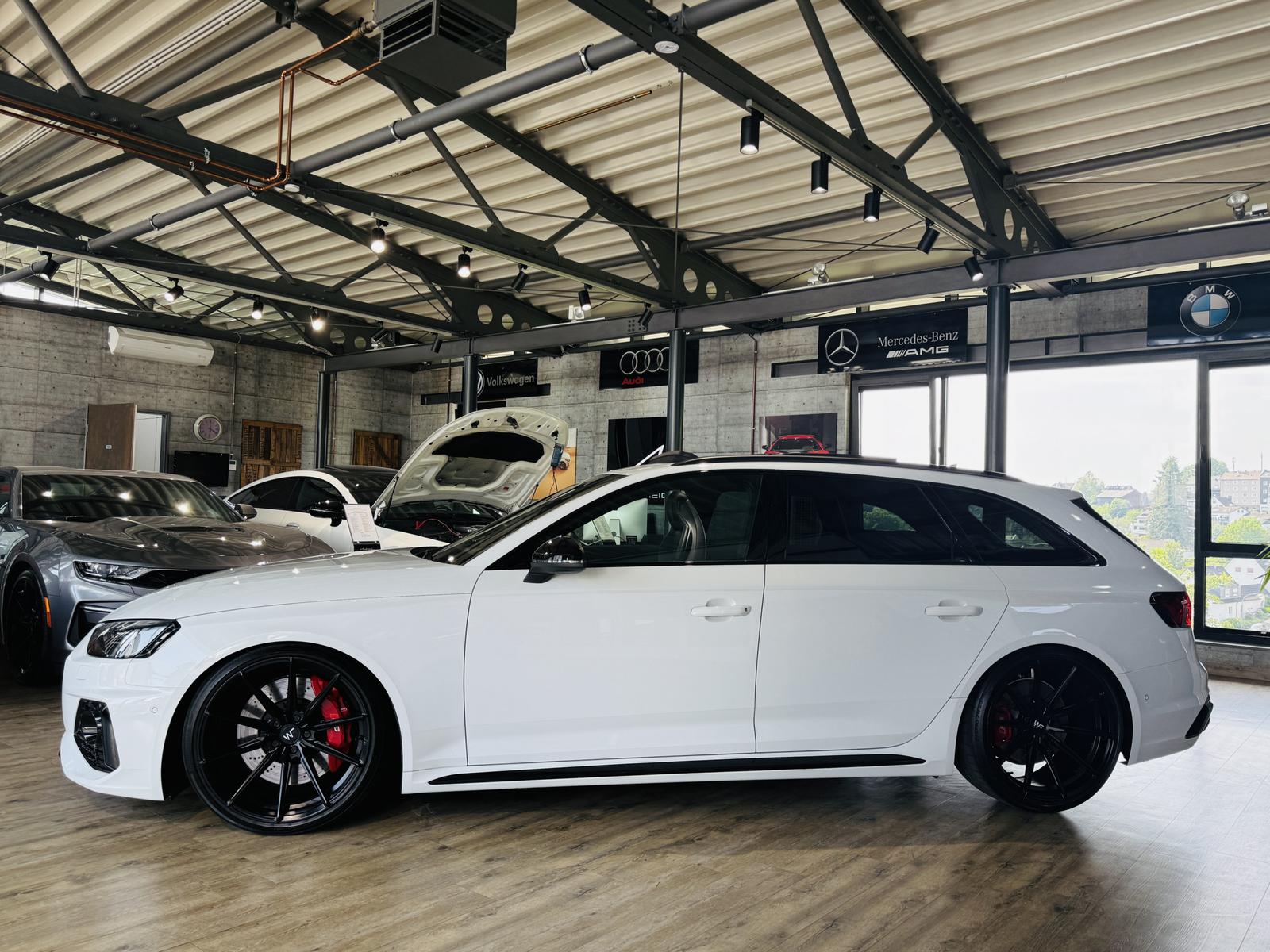 Audi RS4 2.9 TFSI quattro*PANO*ACC*B&O*HEADUP*AHK*360