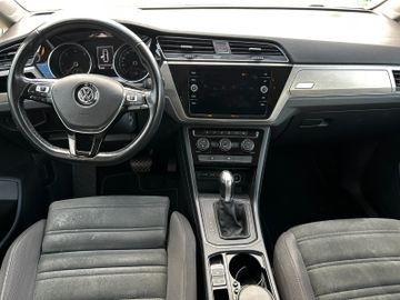 Volkswagen Touran - 8