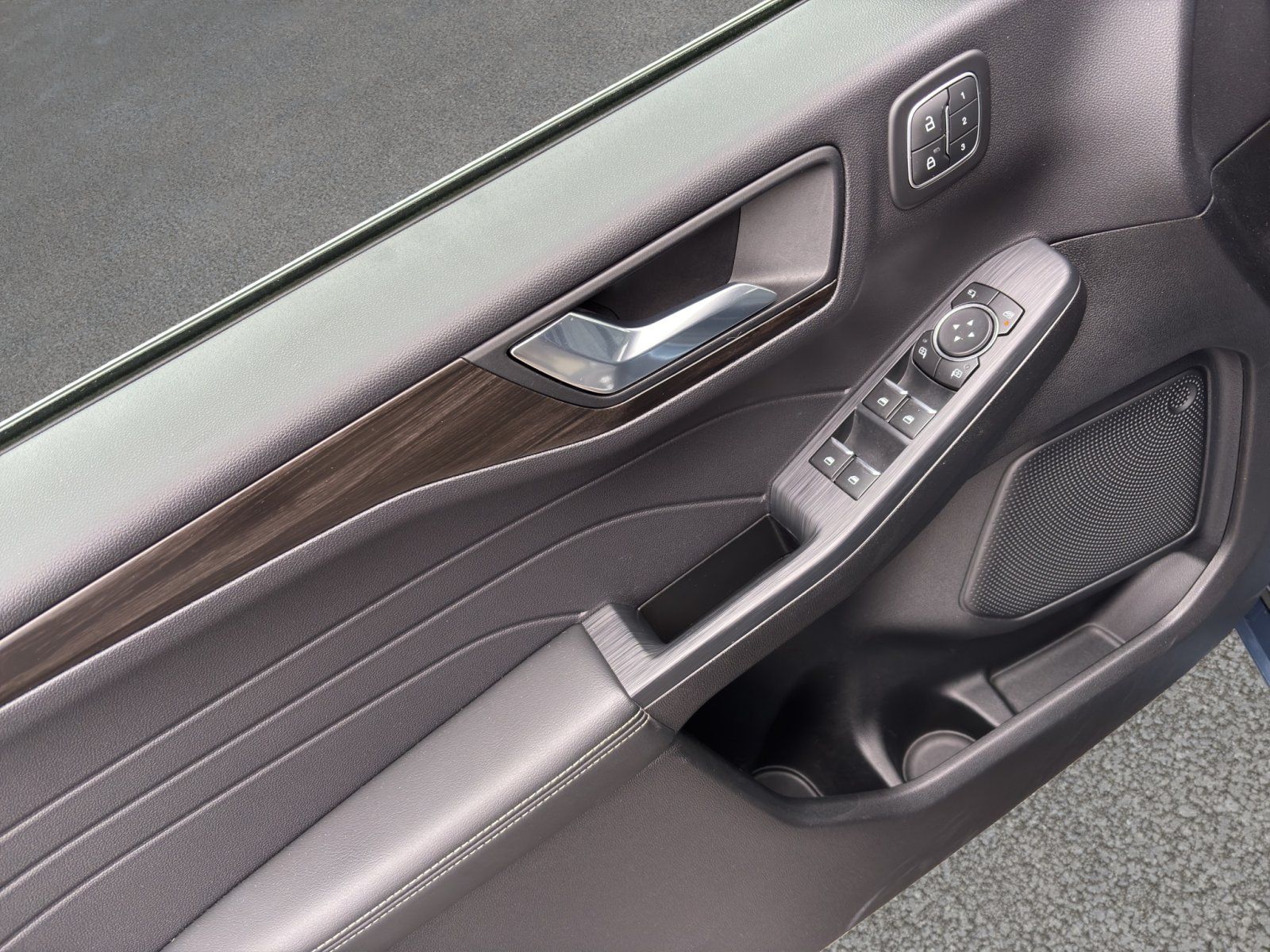 Fahrzeugabbildung Ford Kuga Plug-In Hybrid Vignale