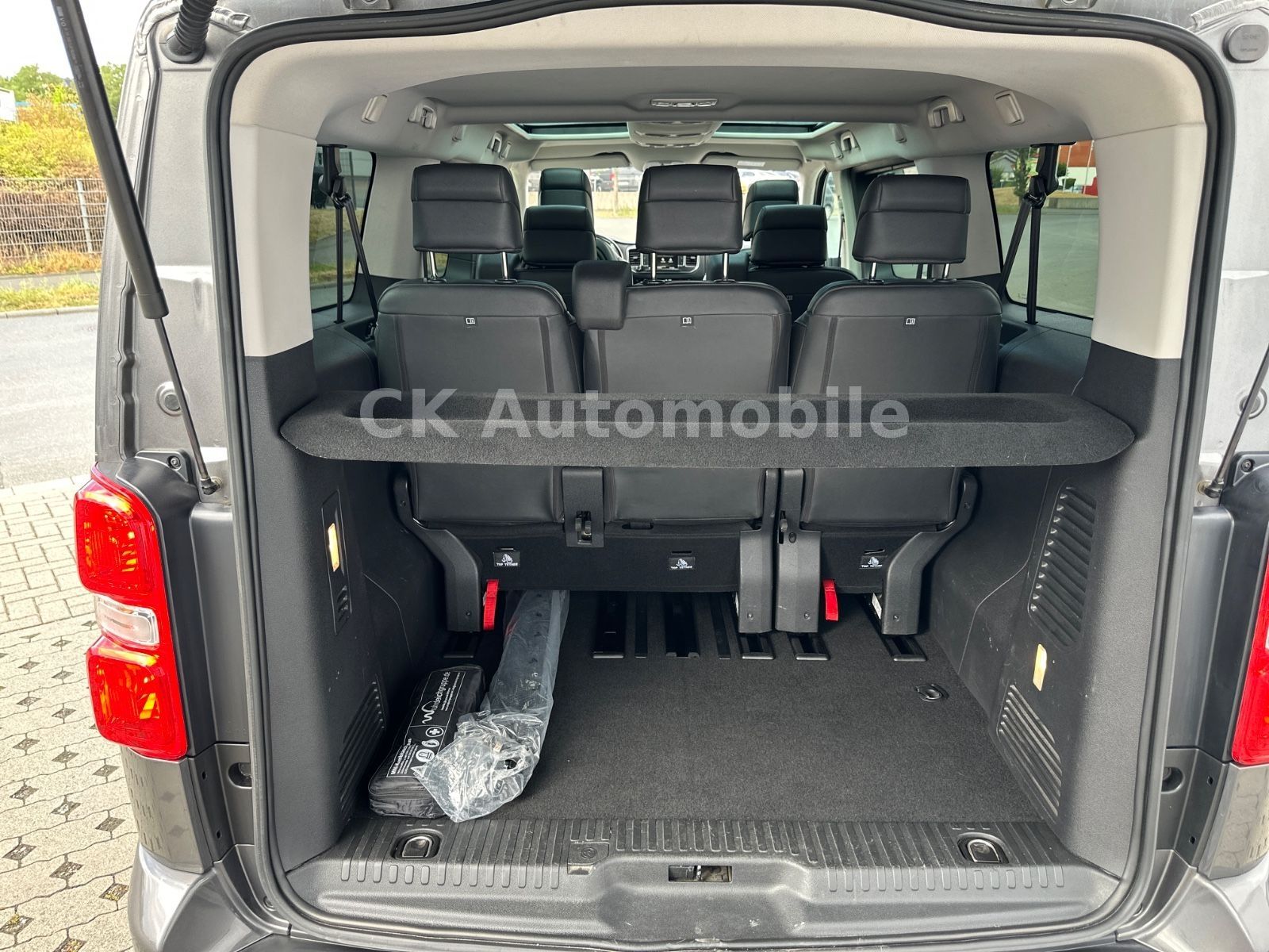 Fahrzeugabbildung Opel Zafira Life Elegance L/7 Sitze/Navi/Pano/LED/AHK