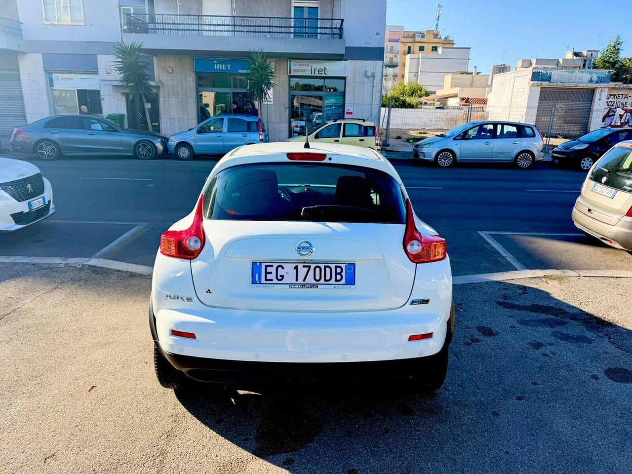 Nissan Juke 2011 — rear view