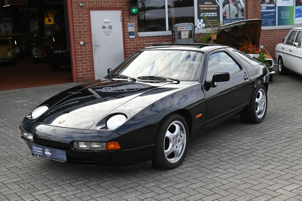 Porsche 928