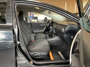 Toyota Auris Life+ Lim. 1.6 Edition *AHK*KAMERA*KLIMAA.