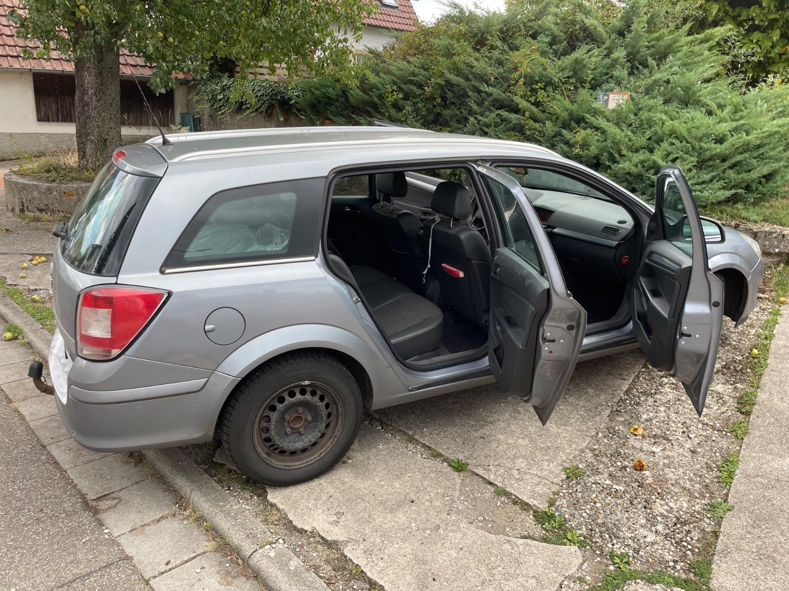 Opel Astra 2010 — engine 1.598 cm³, 116 HP (85kW)