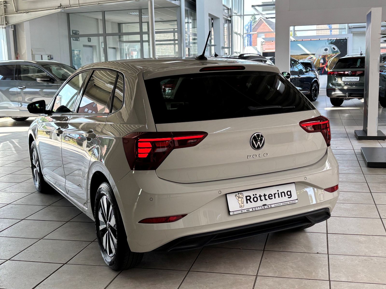 Fahrzeugabbildung Volkswagen Polo 1.0 TSI Move DSG +LED +ALLWETTER