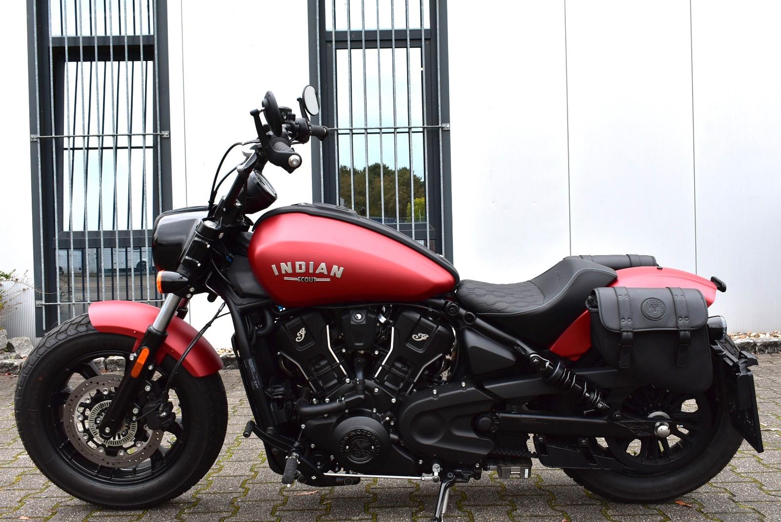 Indian Scout Bobber Limited J&H Auspuff Hoher Lenker