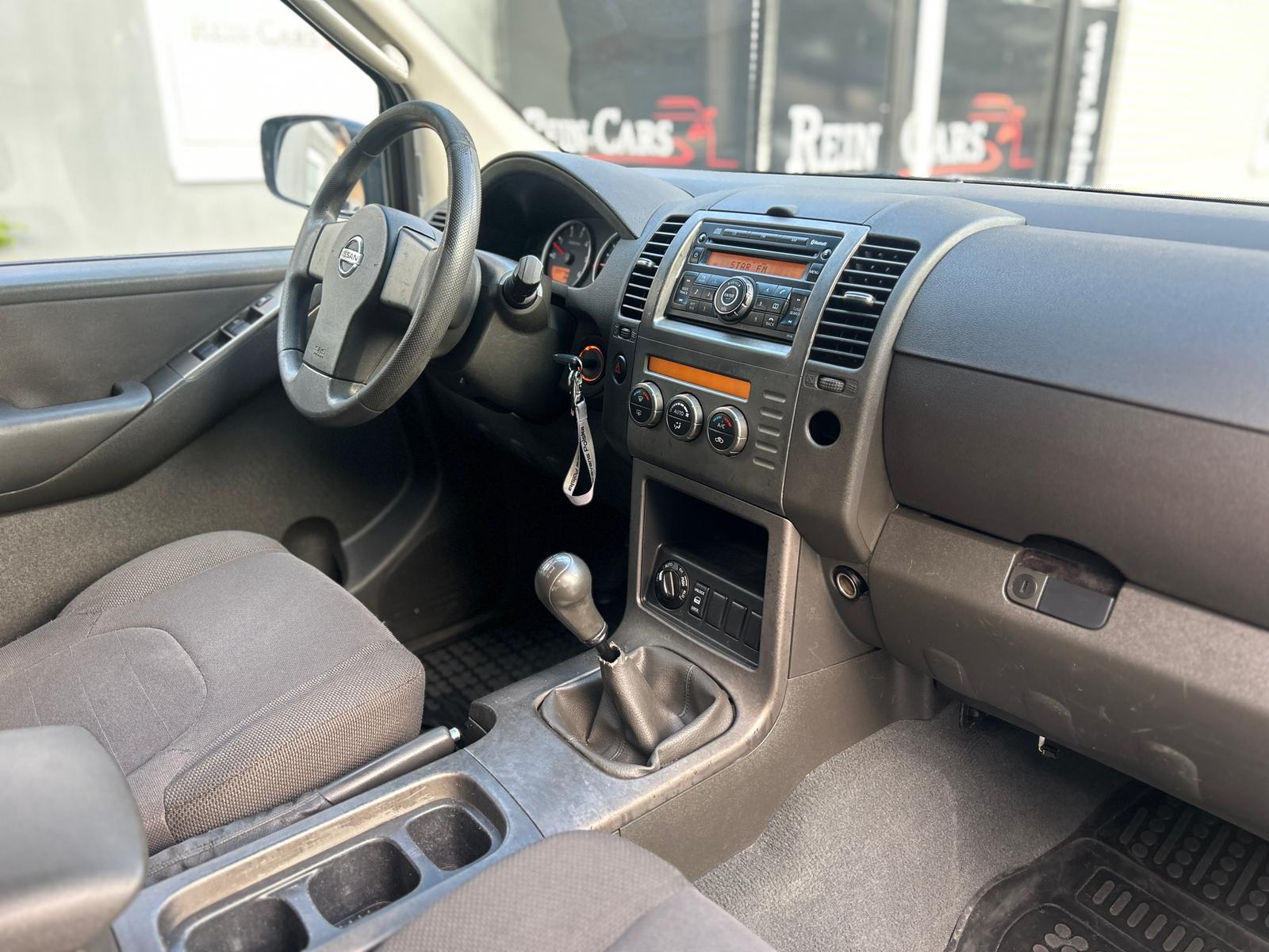 Nissan Pathfinder XE Plus 2.5 dCi 171 ch BVM 4x4 / 7 places / Attelage 3 t / Sièges chauffants / Climatisation auto