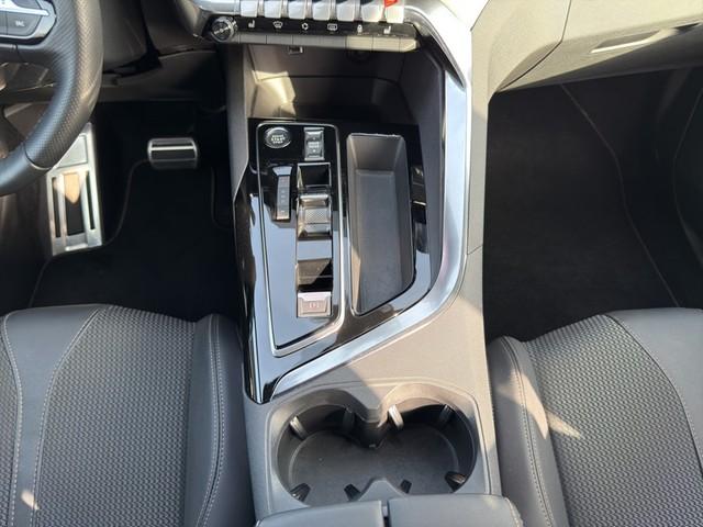 Peugeot 3008 Hybrid 136 GT +ACC+NAVI+LED+CAM+SHZ+