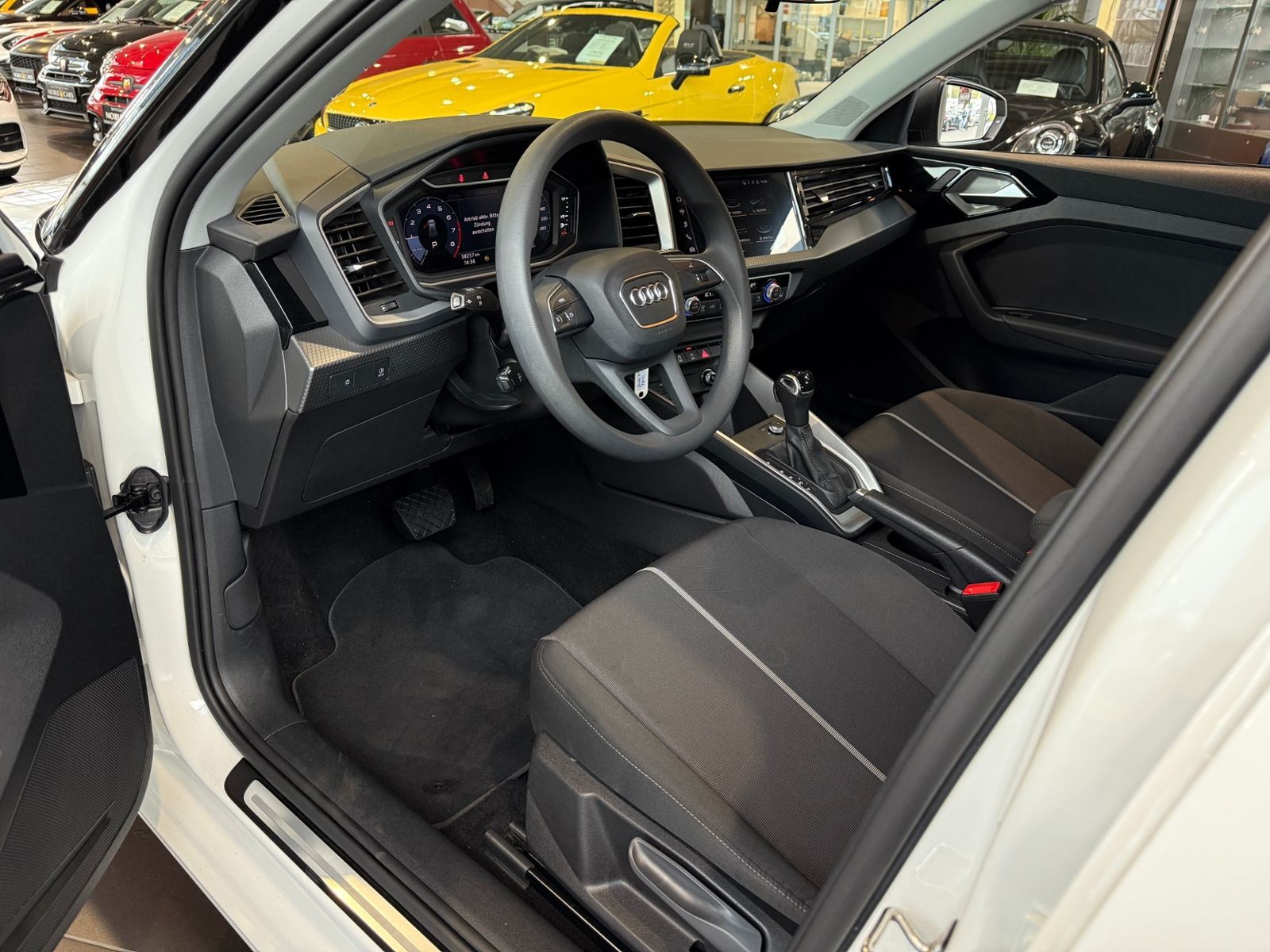 Fahrzeugabbildung Audi A1 Sportback 35 TFSI CARPLAY PDC SHZ