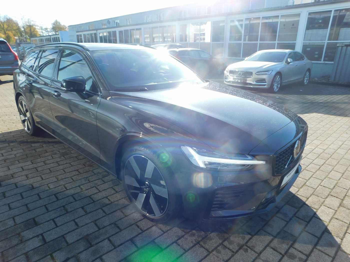 Fahrzeugabbildung Volvo V60 T6 Recharge AWD Ultra Dark