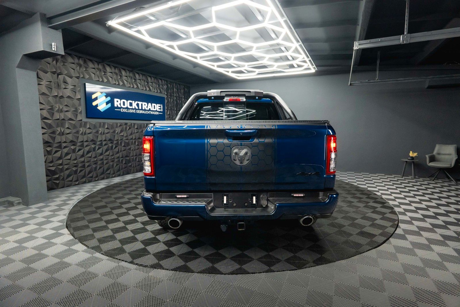 Fahrzeugabbildung Dodge RAM 5.7 V8 HEMI 4x4 OFFROAD Night-Paket *LED*