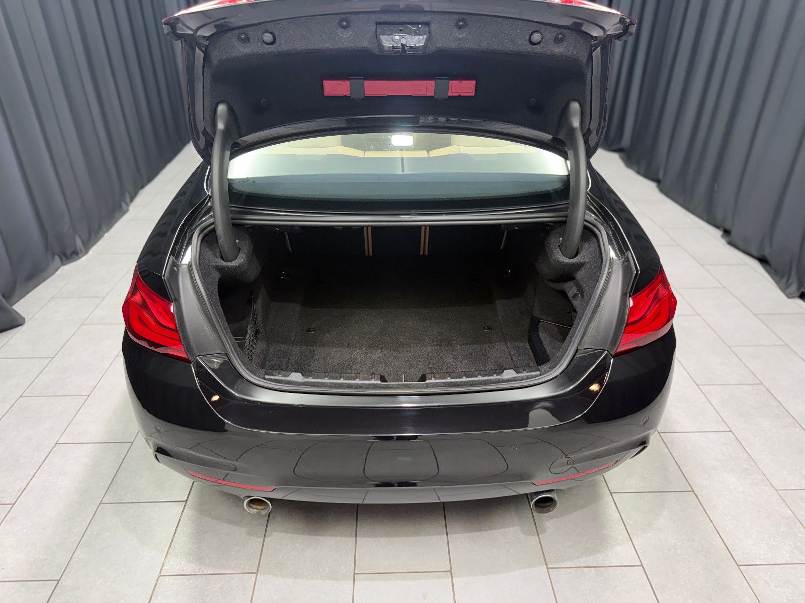 Fahrzeugabbildung BMW 440i Coupe M Sport|LCI|GLASDACH|SHADOWLINE