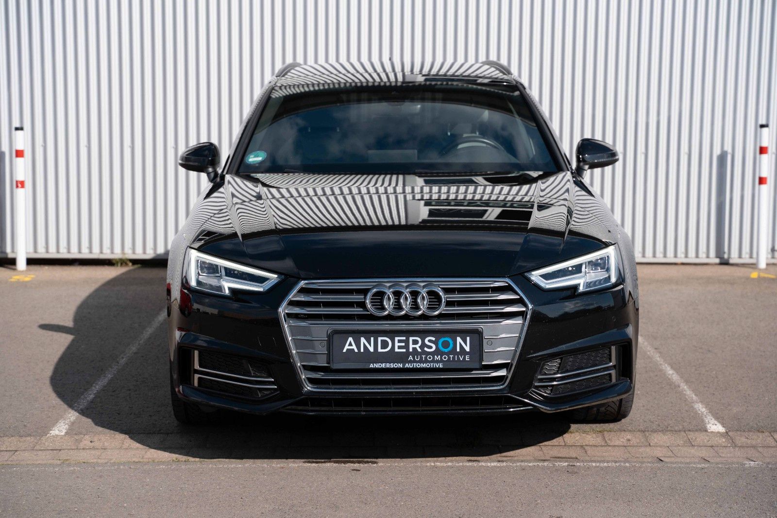Fahrzeugabbildung Audi A4 AVANT 2.0 TDI SLINE LED LANE STANDH LEDER LED