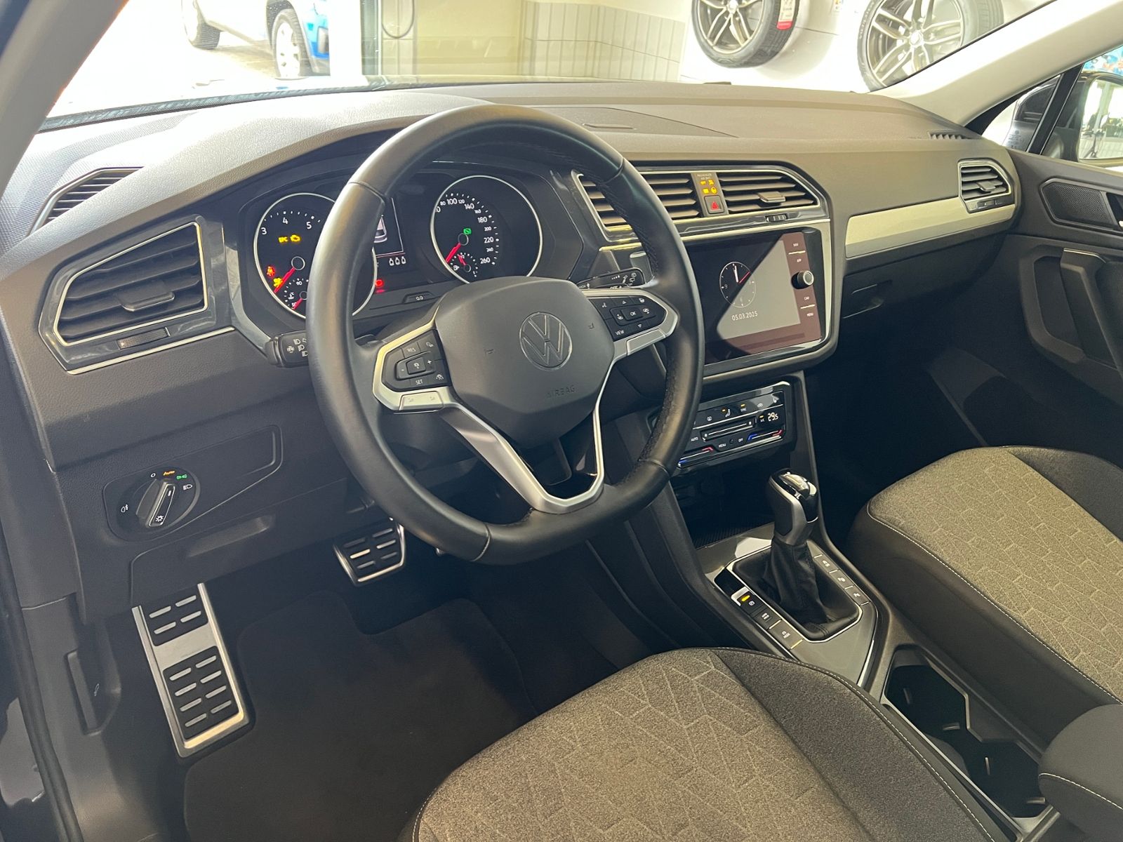 Fahrzeugabbildung Volkswagen Tiguan MOVE 1.5 TSI DSG *AHK, LED, Navi, 17'-LM*