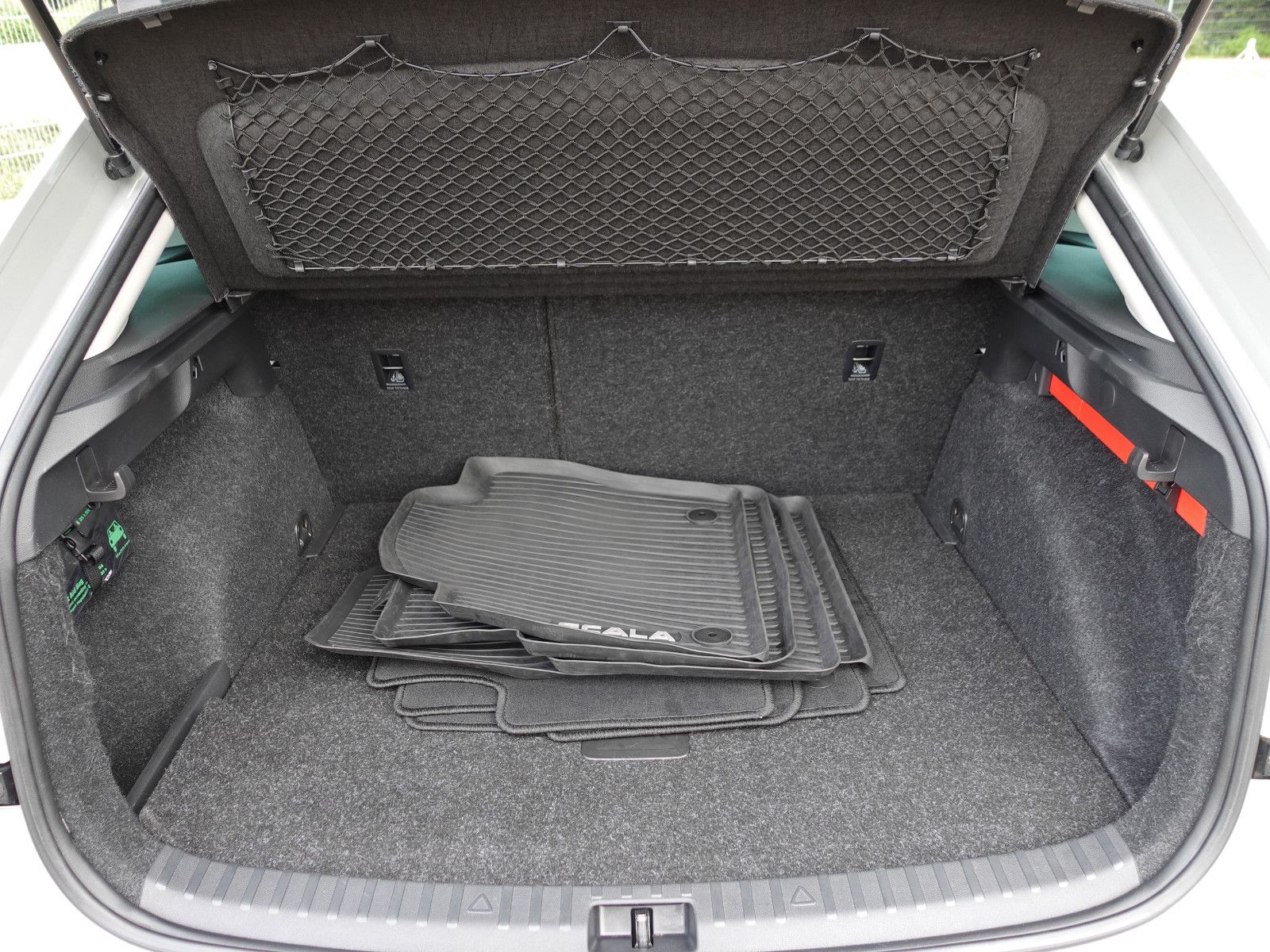 Fahrzeugabbildung SKODA Scala 1.5 TSI DSG TOUR SmartLink RFK AHK