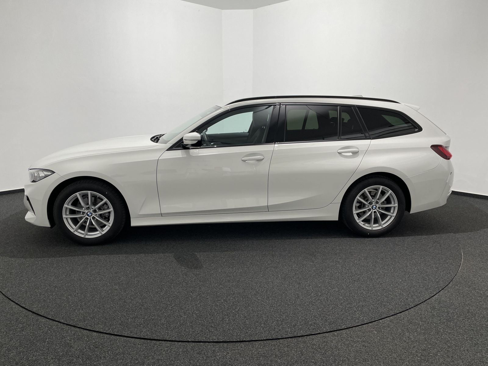 BMW 318d LED//SHZ/NAVI/STANDHEIZUNG/LENKRADHEIZUNG foto 2