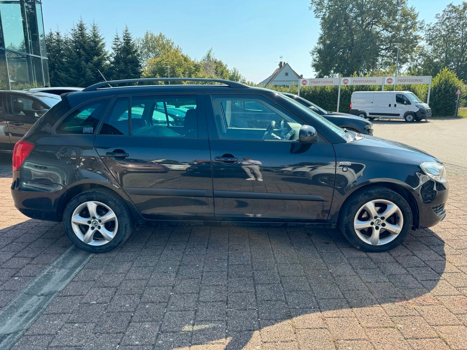 Fahrzeugabbildung SKODA Fabia Combi Family SKODA FABIA 5J PDC TEMPOMAT