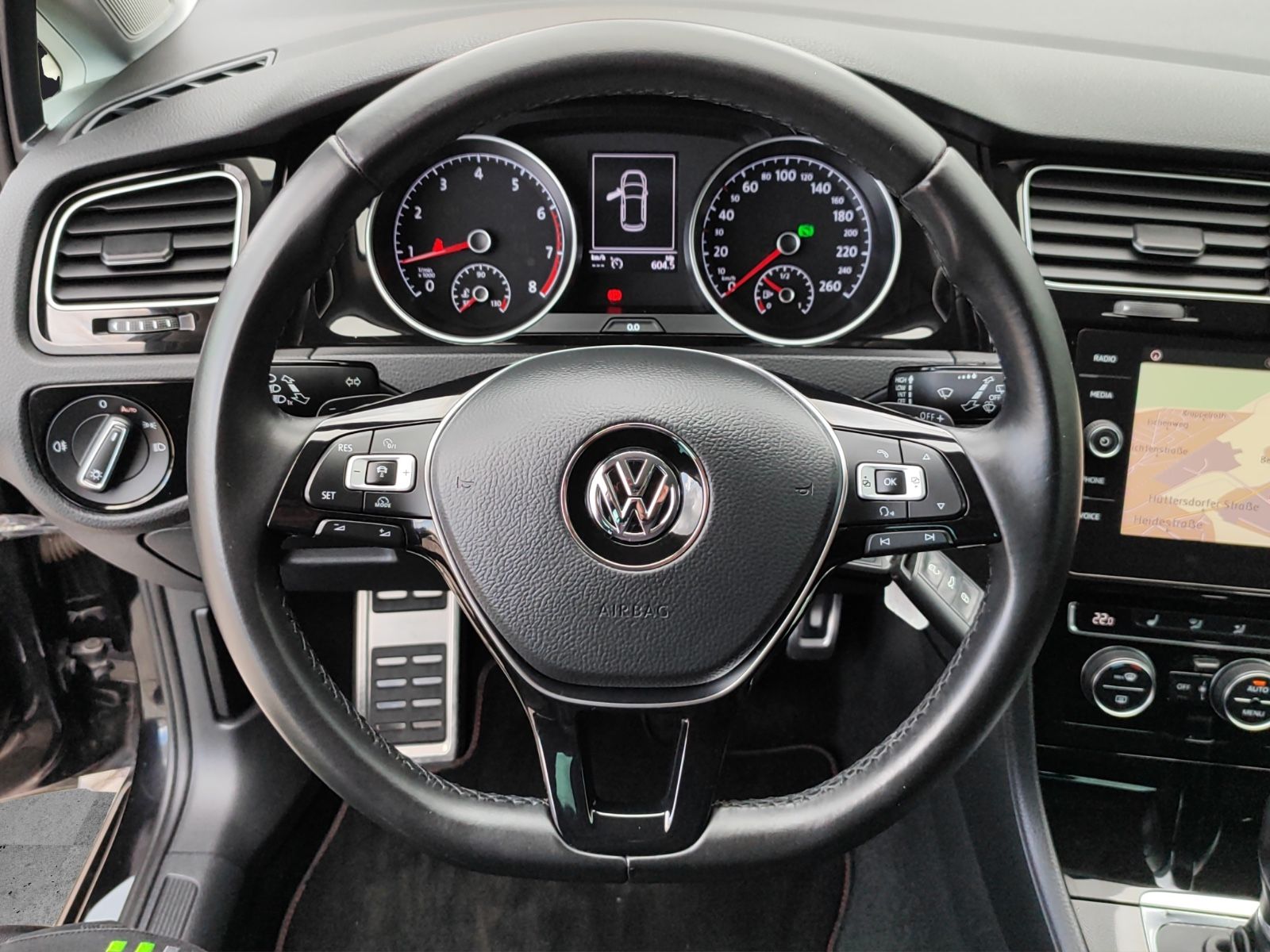 Fahrzeugabbildung Volkswagen Golf VII Lim. Sound *R-Line*BMT*SitzHZ*Sport*LED