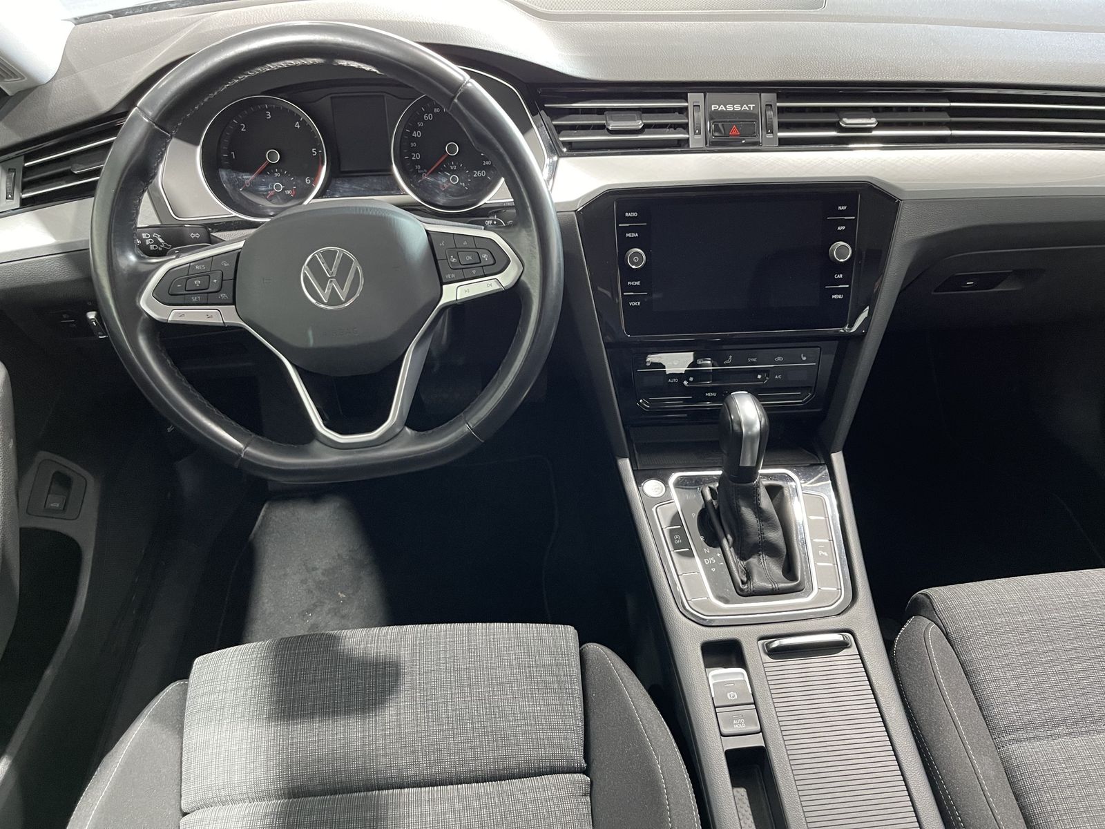 Fahrzeugabbildung Volkswagen Passat Variant Business 2.0 TDI*LED*Cam*ACC*Navi