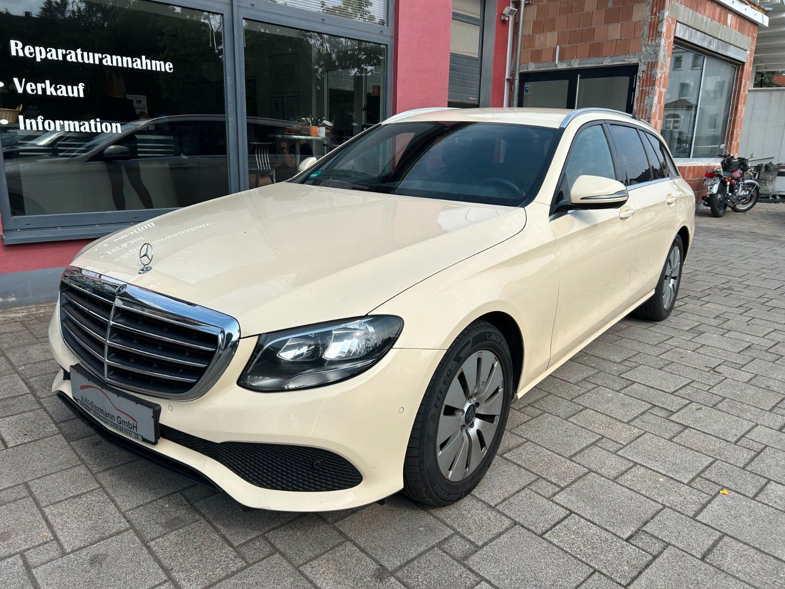 Mercedes E 200