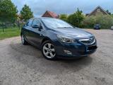 Opel Astra 1.4 Turbo / SERVICE NEU / TÜV AUF WUNSCH - Opel Astra aus 2010: Turbo