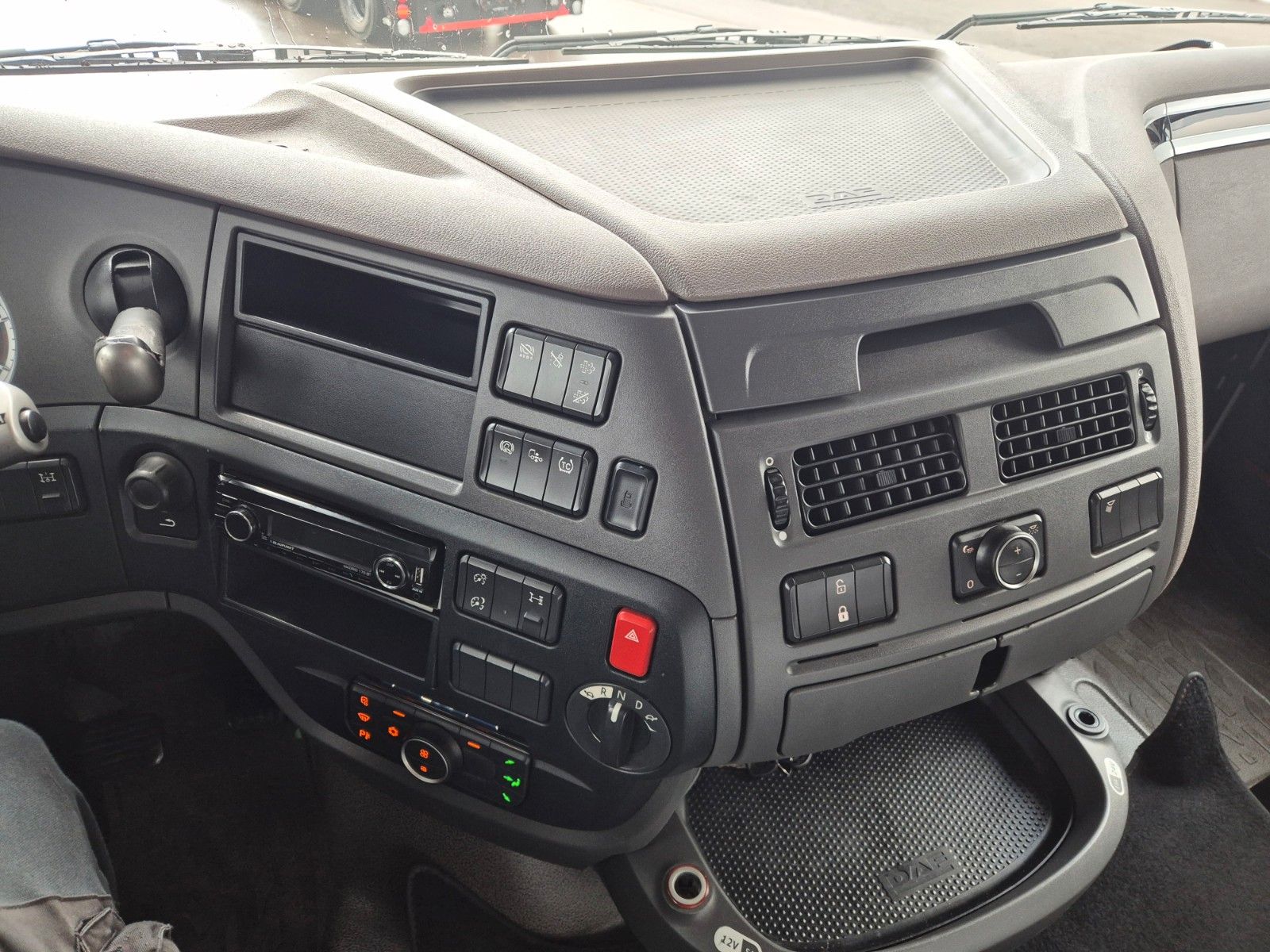 Fahrzeugabbildung DAF XF 450 4x2 Spoiler Klima 2x Tank 2x Bett