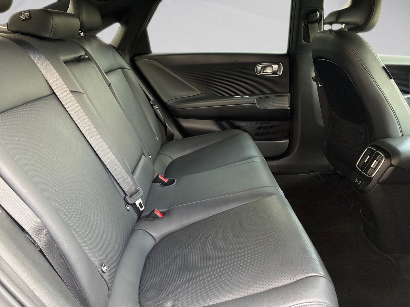 Fahrzeugabbildung Hyundai Ioniq 6 Elektro 77 Uniq 360,HUD,KlimaA,LED,Navi