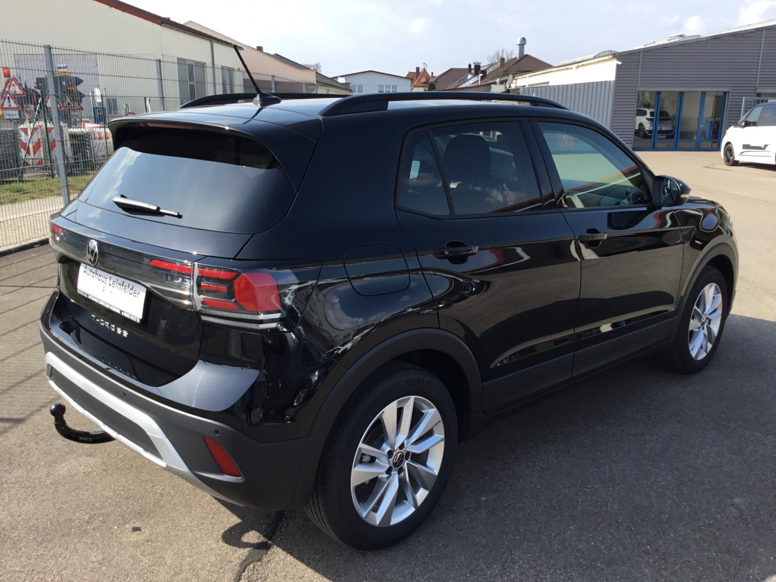 Fahrzeugabbildung Volkswagen T-Cross 1.0 TSI DSG Life+AHK+ACC+17"+Kamera