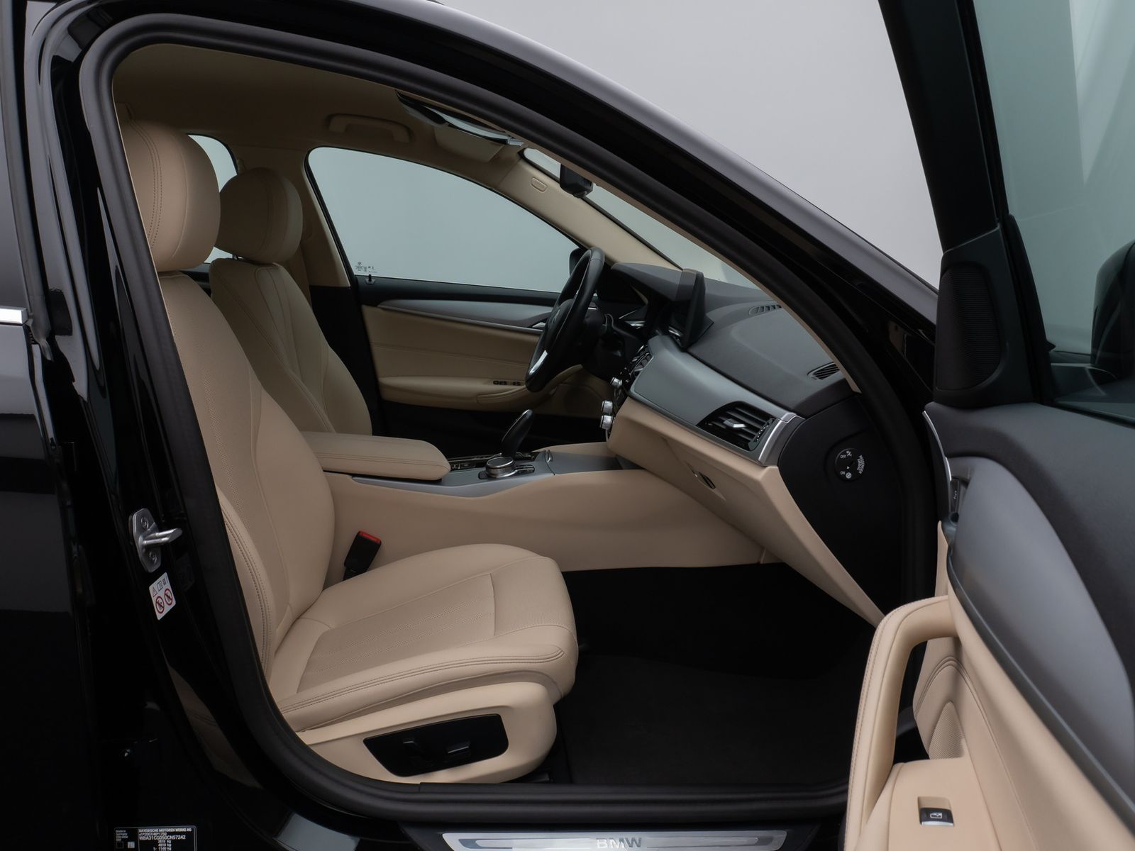 Fahrzeugabbildung BMW 530e xD DAB HiFi Leder Lenkradheizgung AHK Alarm