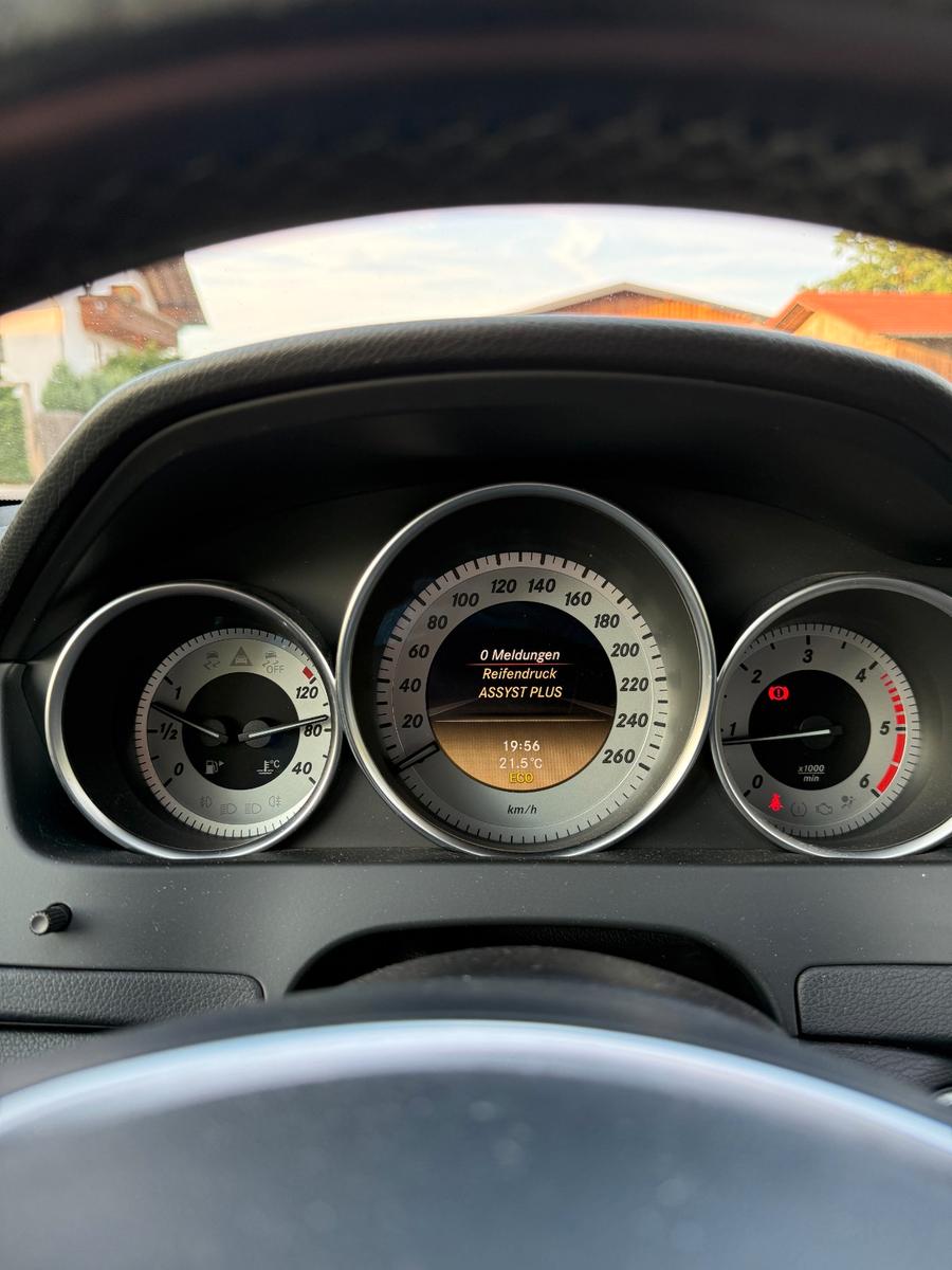 Mercedes-Benz C220 2011 — photo 10