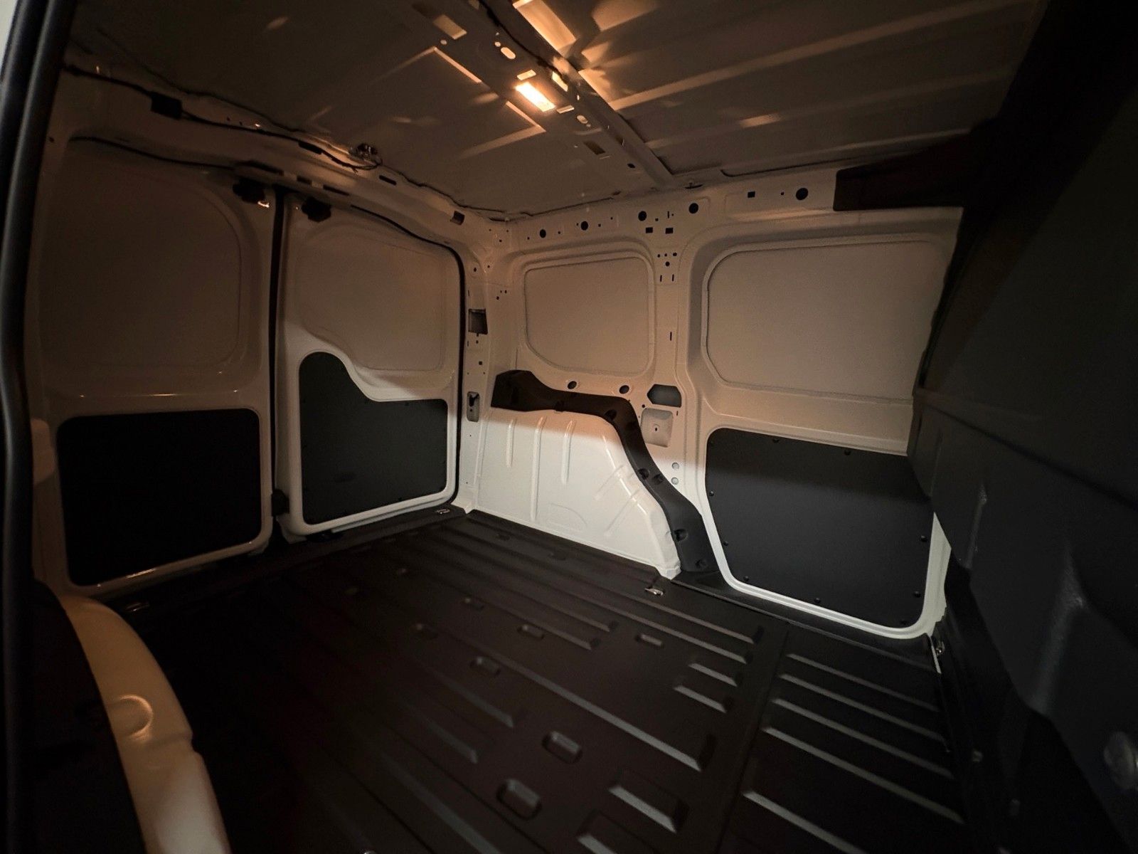 Fahrzeugabbildung Volkswagen Caddy Cargo Edition