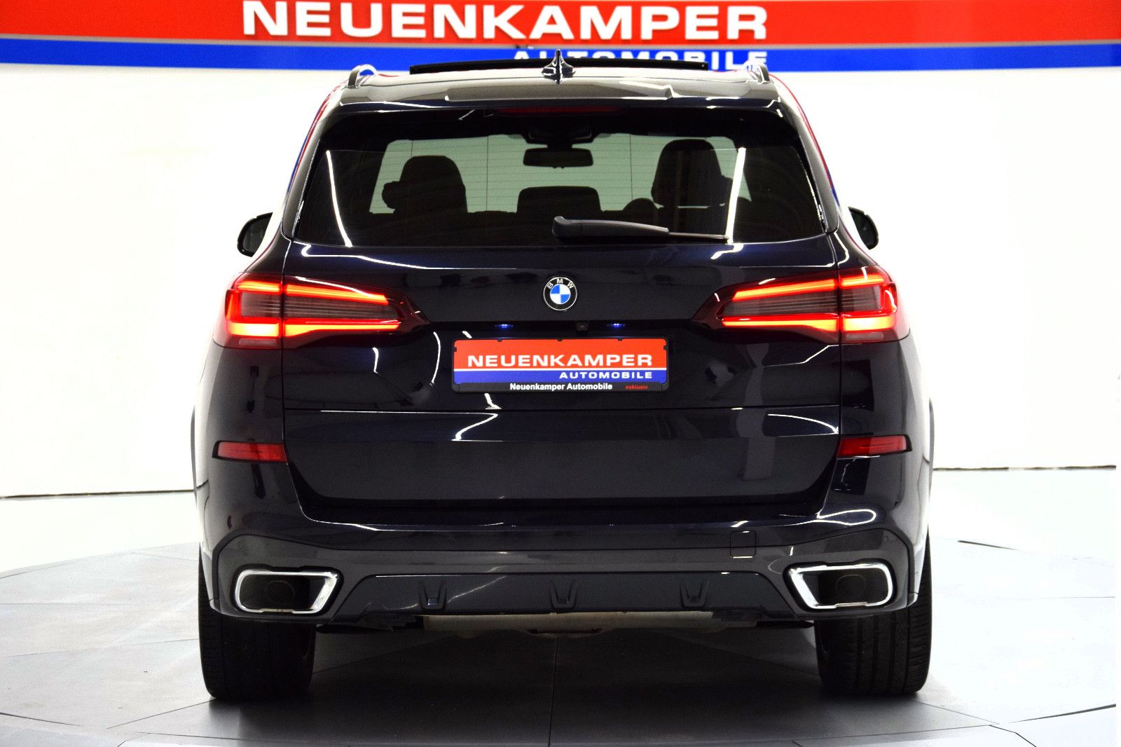 Fahrzeugabbildung BMW X5 xDrive 40d M Sport Pano ACC HuD DisplayKey