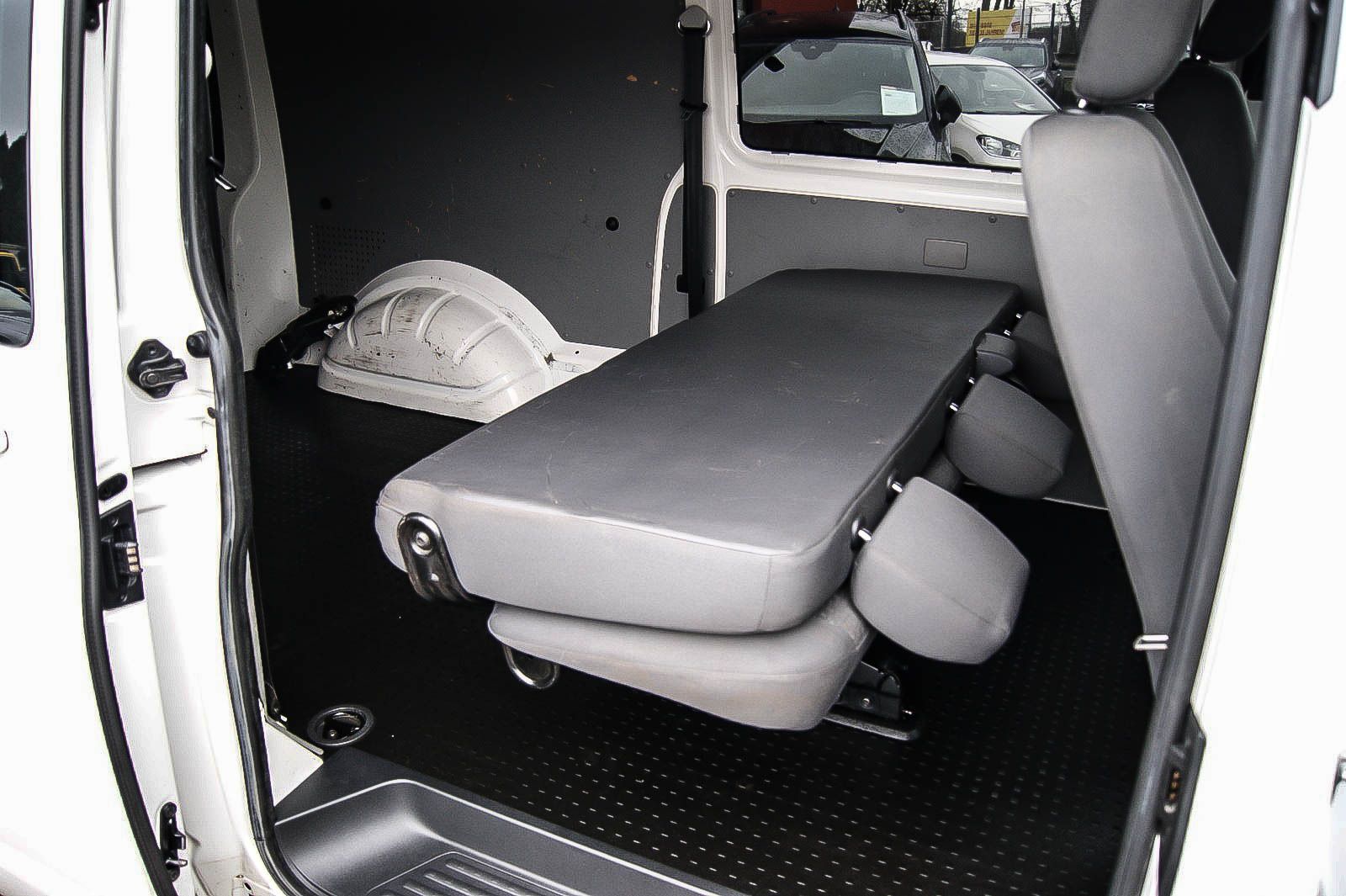 Fahrzeugabbildung Volkswagen T5 2.0TDI Mixto lang 4Motion DSG 5-SITZE ANHZV