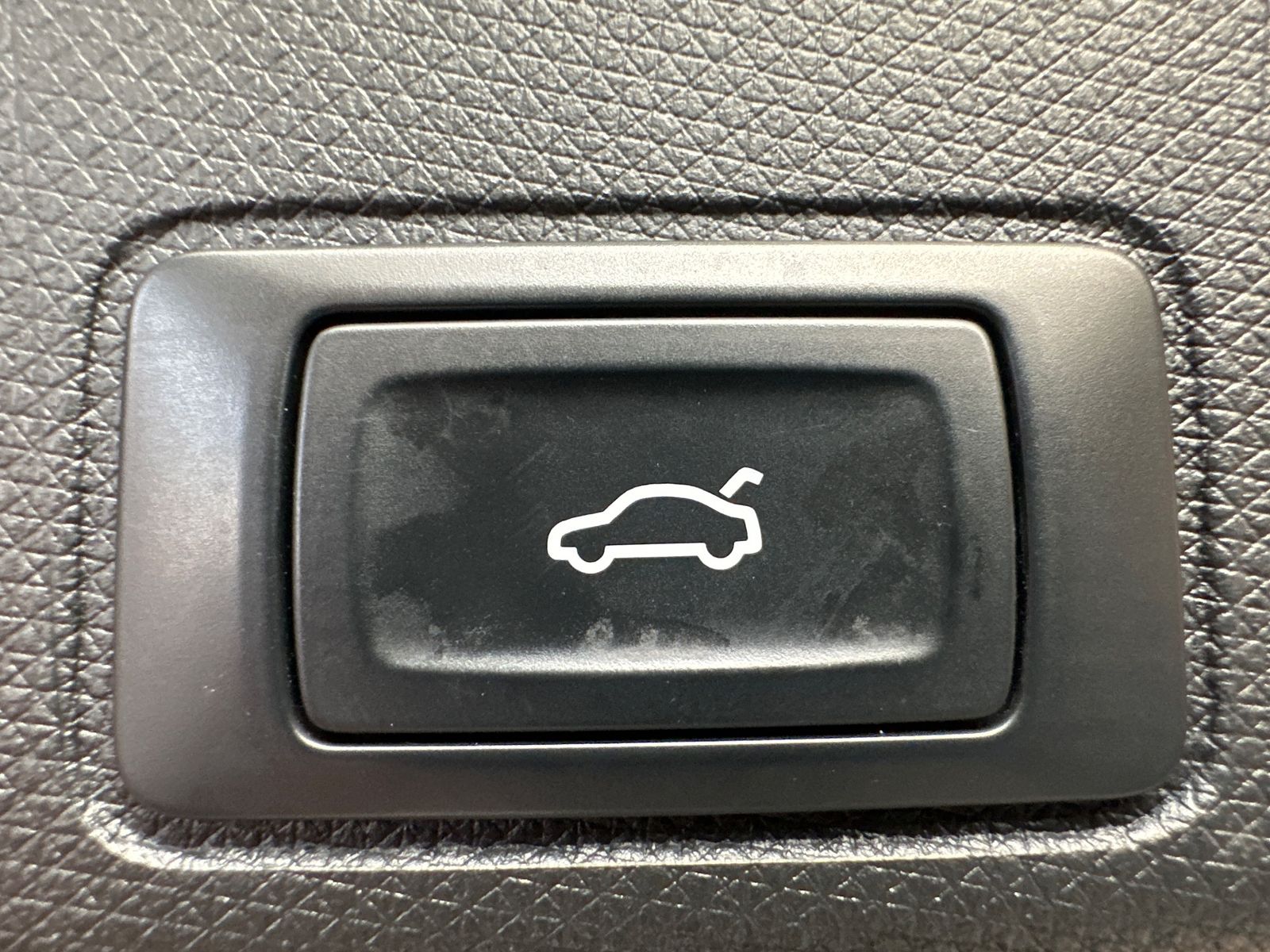 Fahrzeugabbildung CUPRA Terramar 1.5 eTSI DSG NAV+LED+AHK+HUD+KAM+SHZ