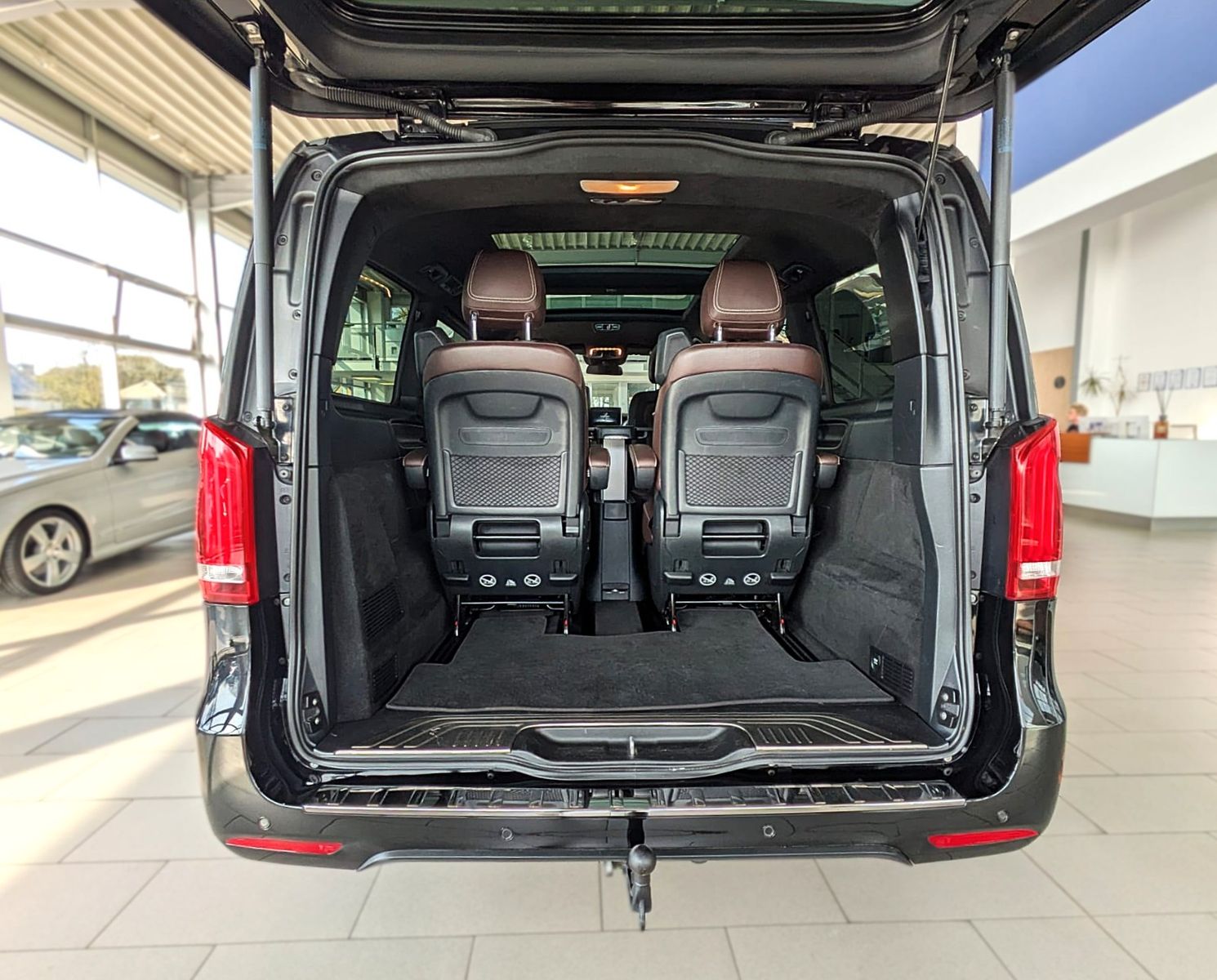 Fahrzeugabbildung Mercedes-Benz V 250d AMG 4M LANG 6 SITZE VIP SHUTTLE MEGAVOLL!