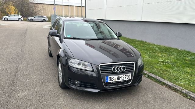 Audi A3 1.6 Attraction+Klimatronic+SZH+TEMPO+PDC