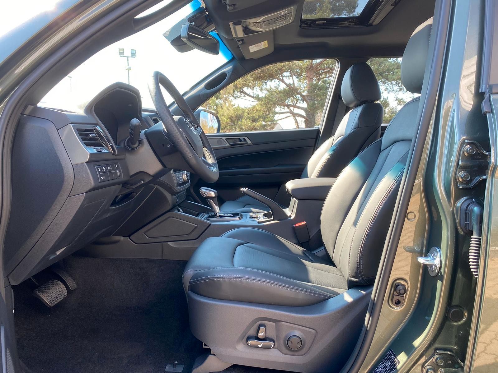 Fahrzeugabbildung Ssangyong Musso Grand 2.2d AT 4x4 BLACK LEDER+XENON+SD+DIF