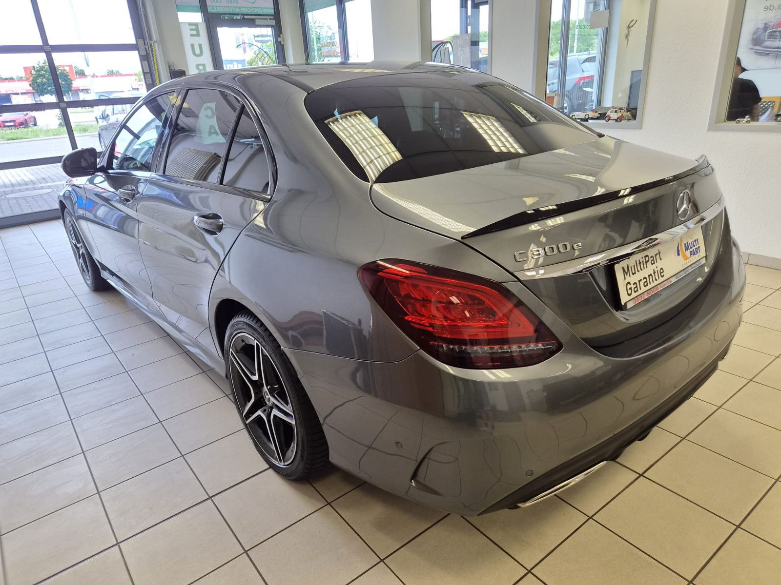 Fahrzeugabbildung Mercedes-Benz C 300 e Limousine/HIGH PERF. / KAMERA / AMG