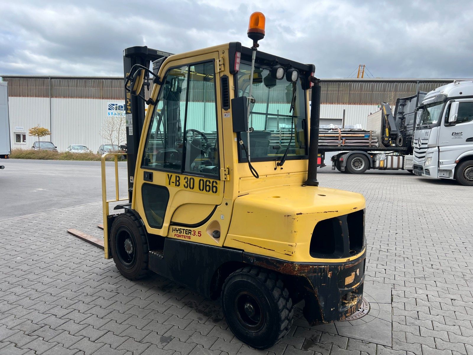 Fahrzeugabbildung Hyster H3.5 FT / Seitenschieber / HH:3,6m / nur 3.510h