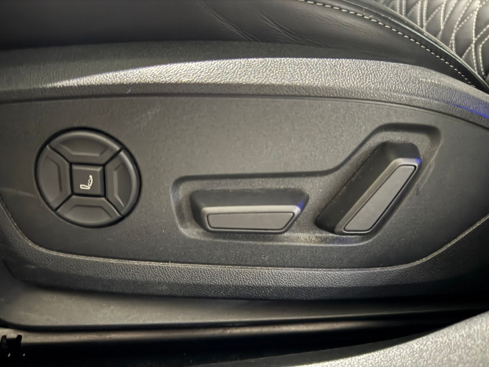 Fahrzeugabbildung Audi A3 40 TDI LIM. QUATTRO 3X S-LINE RS3 S-SITZE B&0
