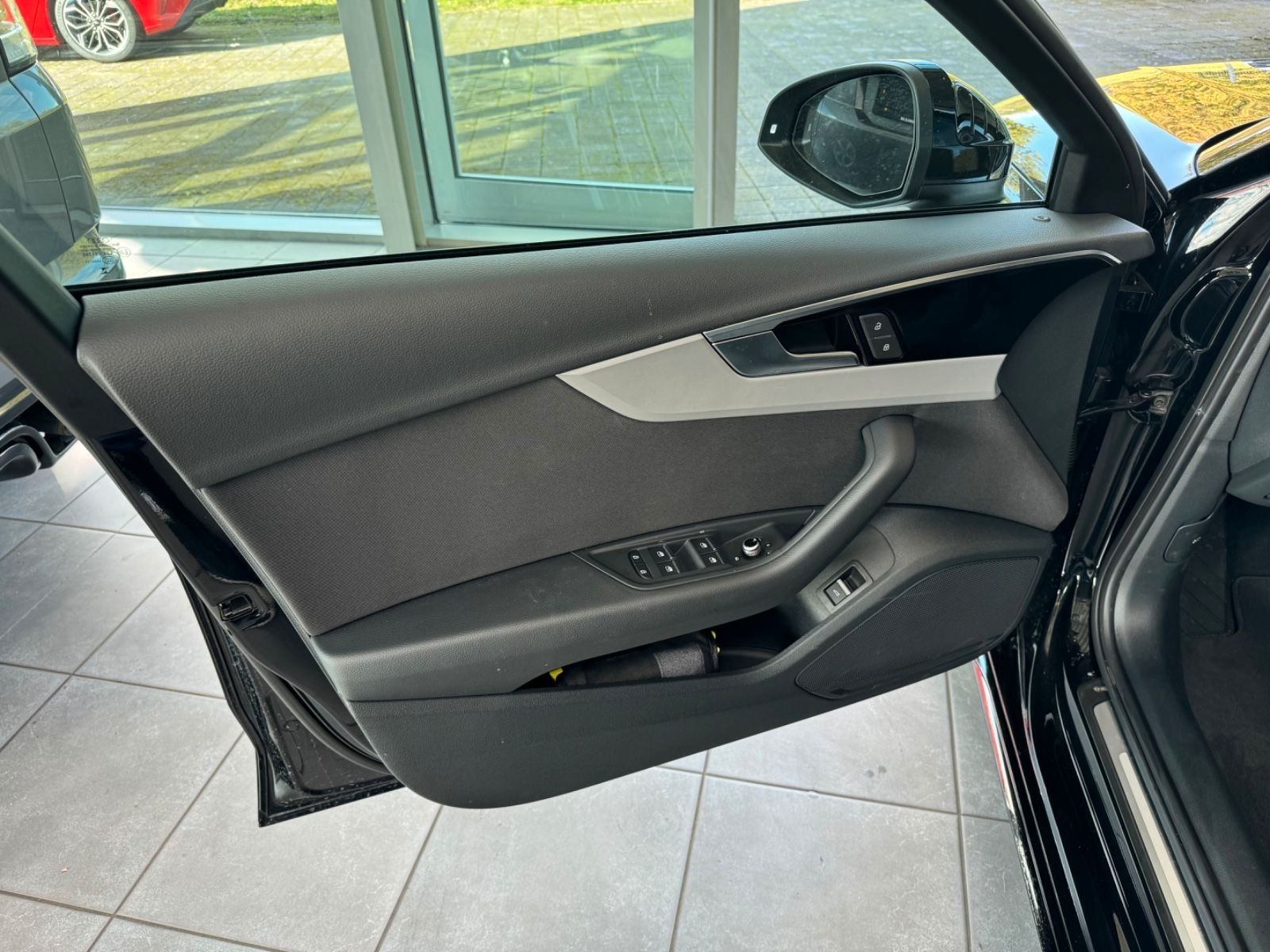 Fahrzeugabbildung Audi A4 Lim. 35 TFSI Advanced / ERST 661 Km!!