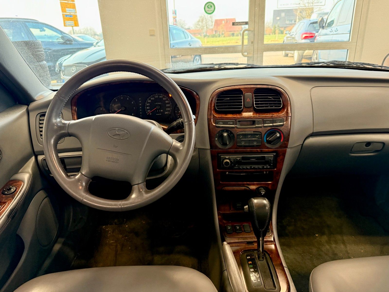 Fahrzeugabbildung Hyundai SONATA 2.0 16V GLS Schiebedach, Leder, Klima